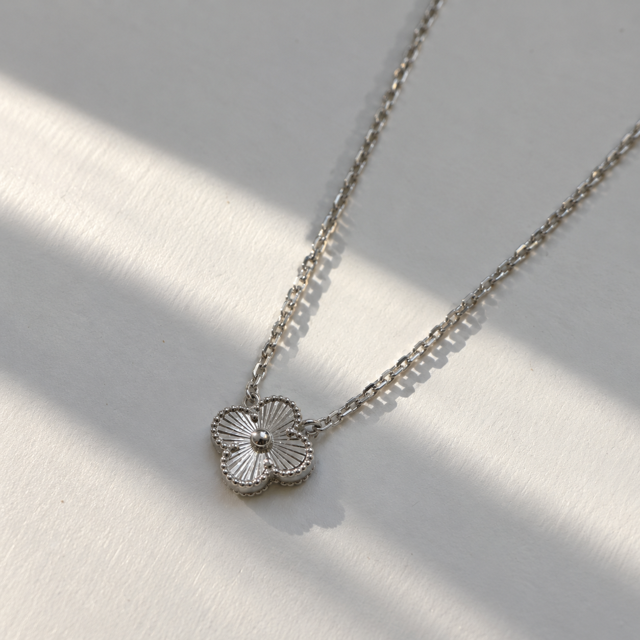 Minimal Clover Necklace – 925 Sterling Silver
