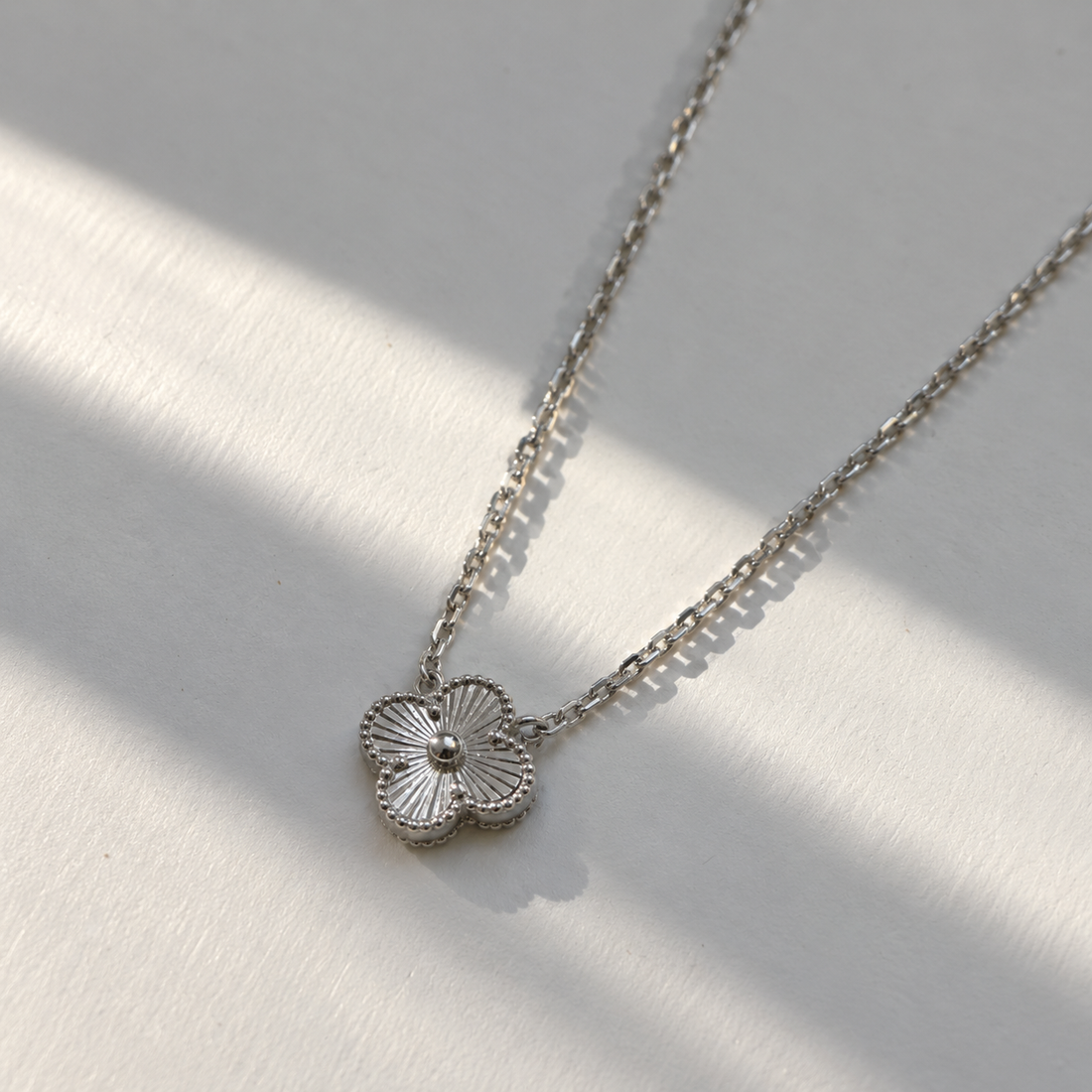 Minimal Clover Necklace – 925 Sterling Silver