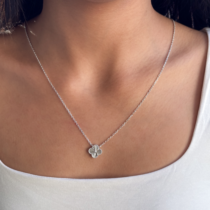 Minimal Clover Necklace – 925 Sterling Silver