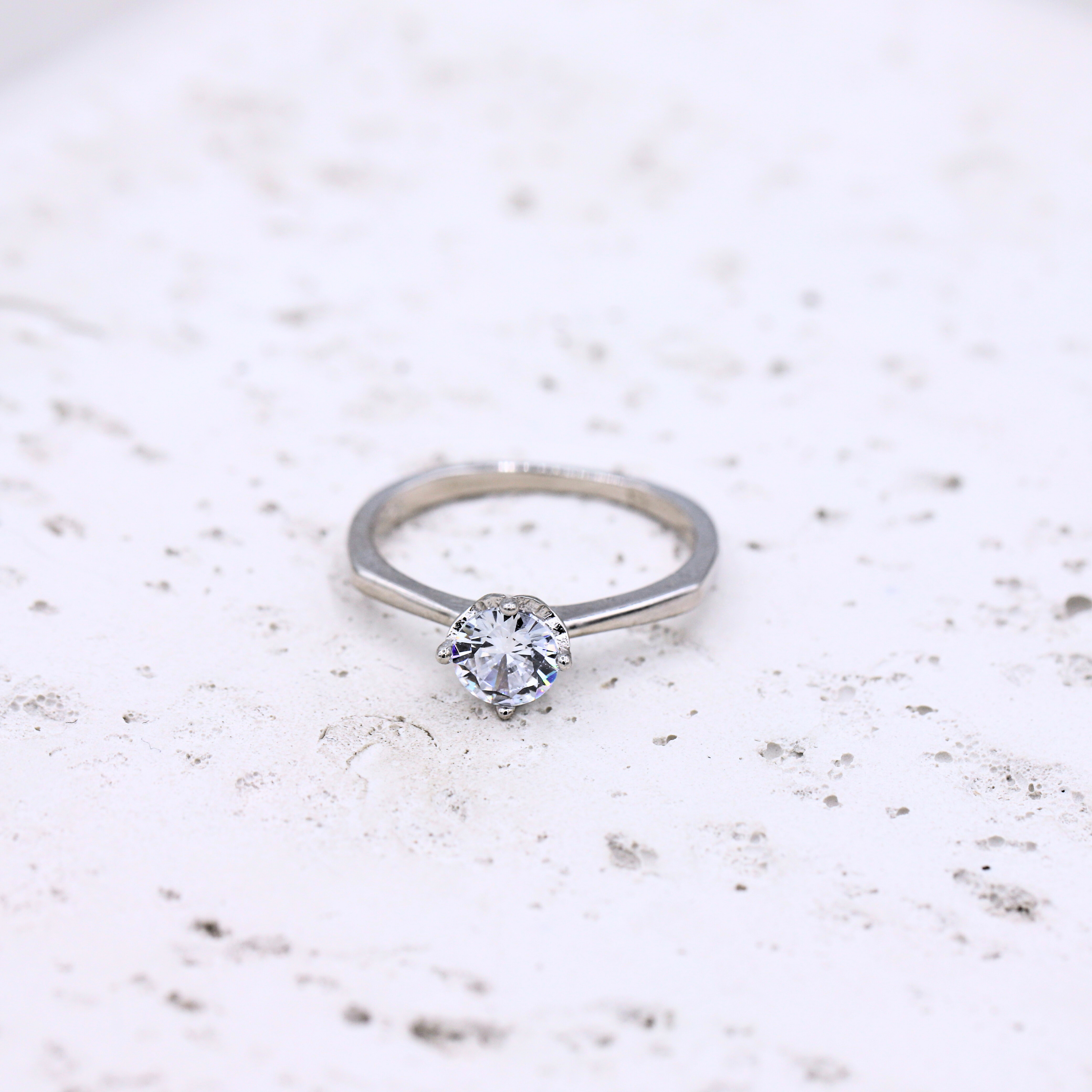 Elegant Solitaire Leaf Ring