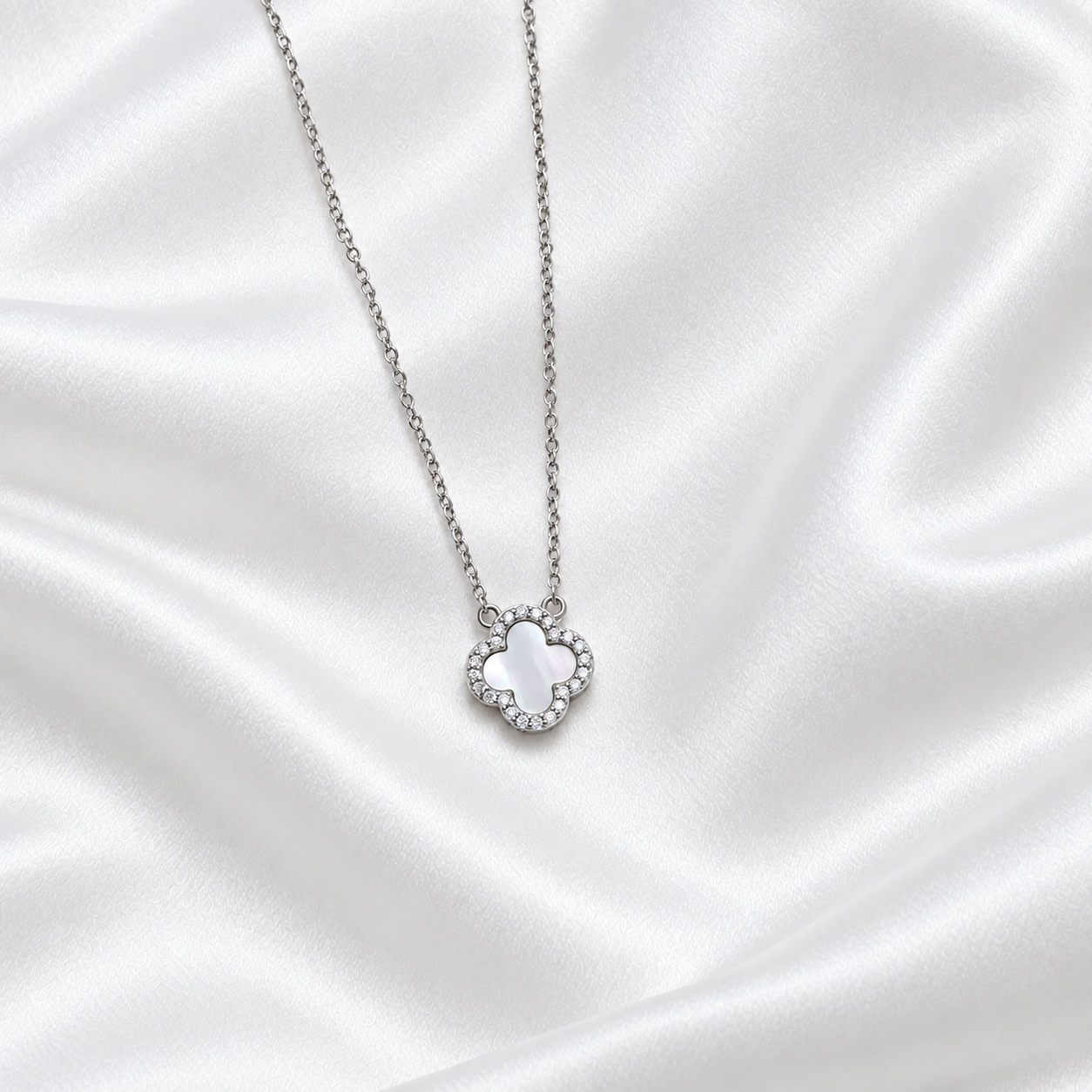 Mother of Pearl Clover Necklace in 925 Sterling Silver