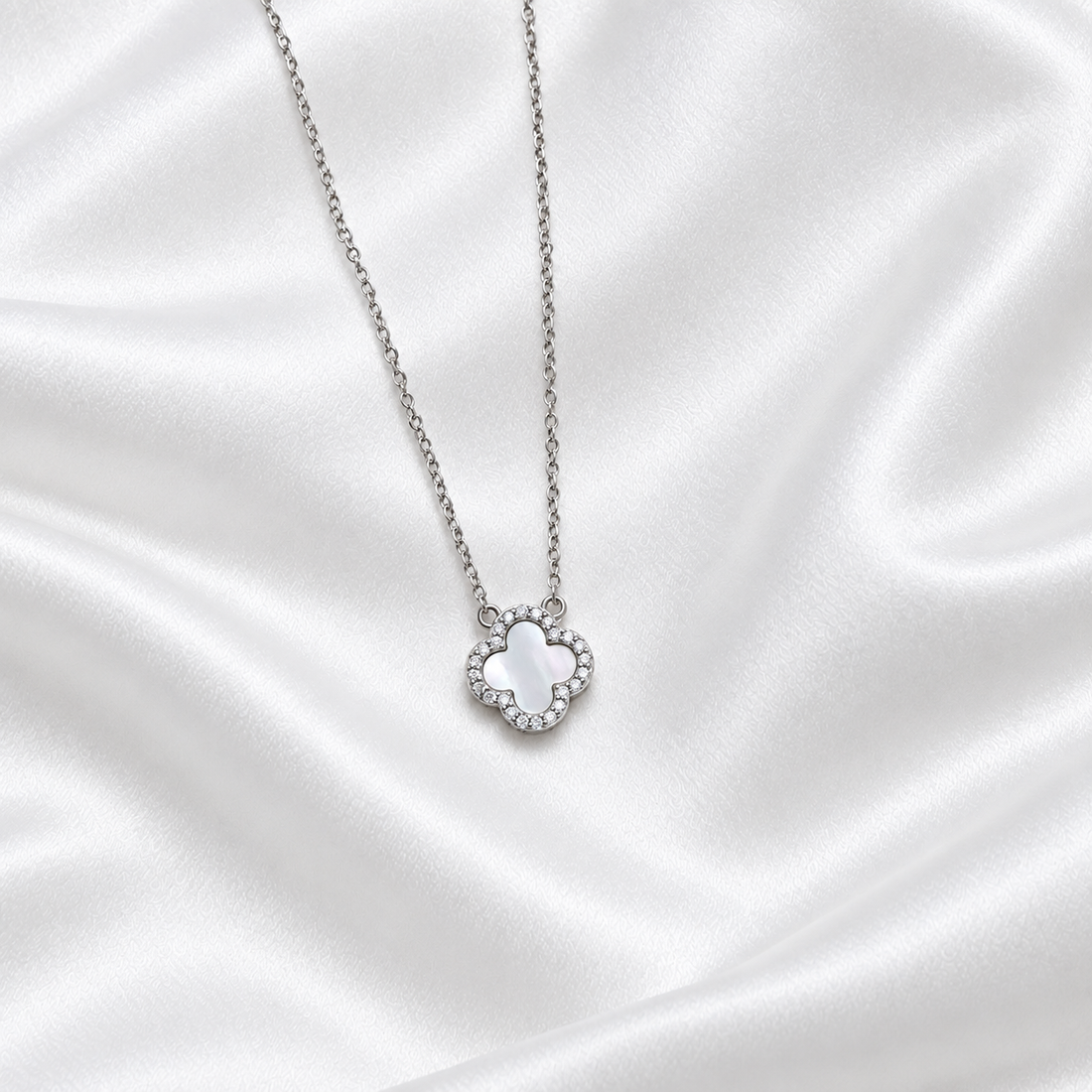 Mother of Pearl Clover Necklace in 925 Sterling Silver