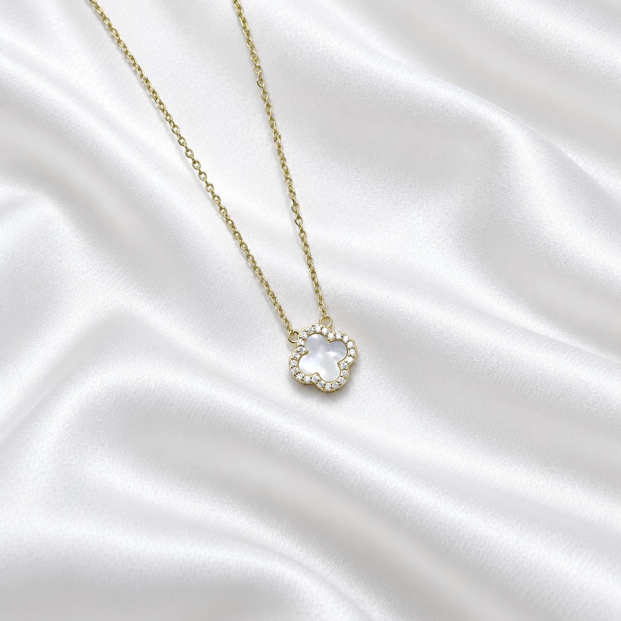 Mother of Pearl Clover Necklace in 925 Sterling Silver
