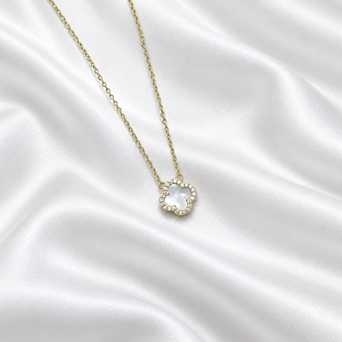 Mother of Pearl Clover Necklace in 925 Sterling Silver