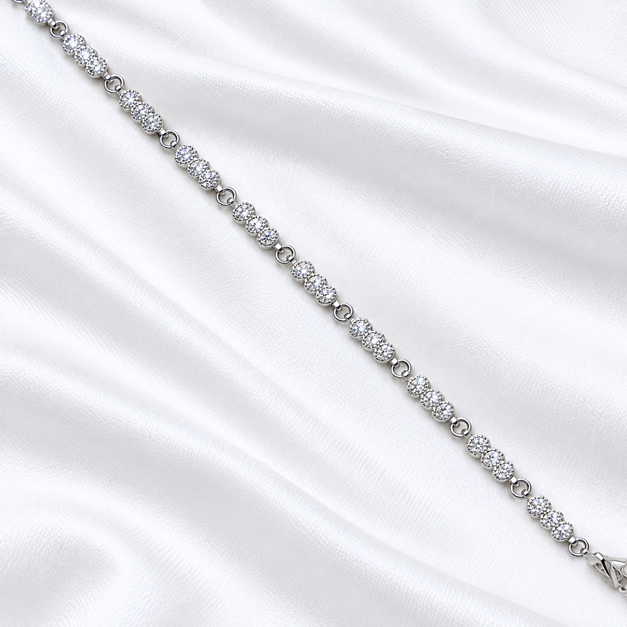 925 Sterling Silver Sparkling Cluster Bracelet - 20cm - adjustable 16.5 - 19.5
