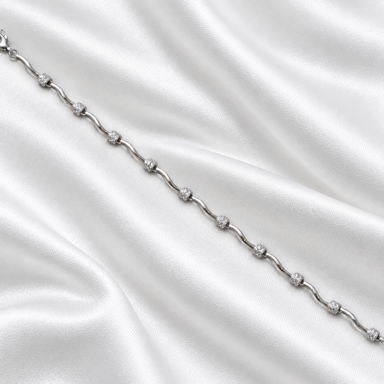 Wave Pavé Bracelet in 925 Sterling Silver
