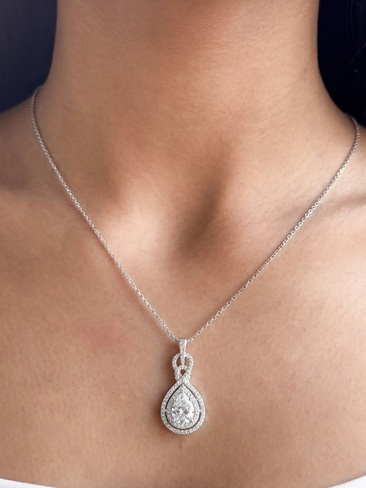 Luxury 925 Sterling Silver Pear-Cut Pendant Necklace with Sparkling Zircon