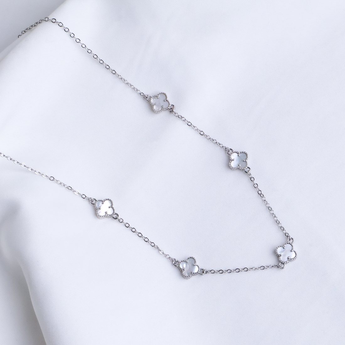 Mother of Pearl 5-Clover Station Necklace in 925 Sterling Silver