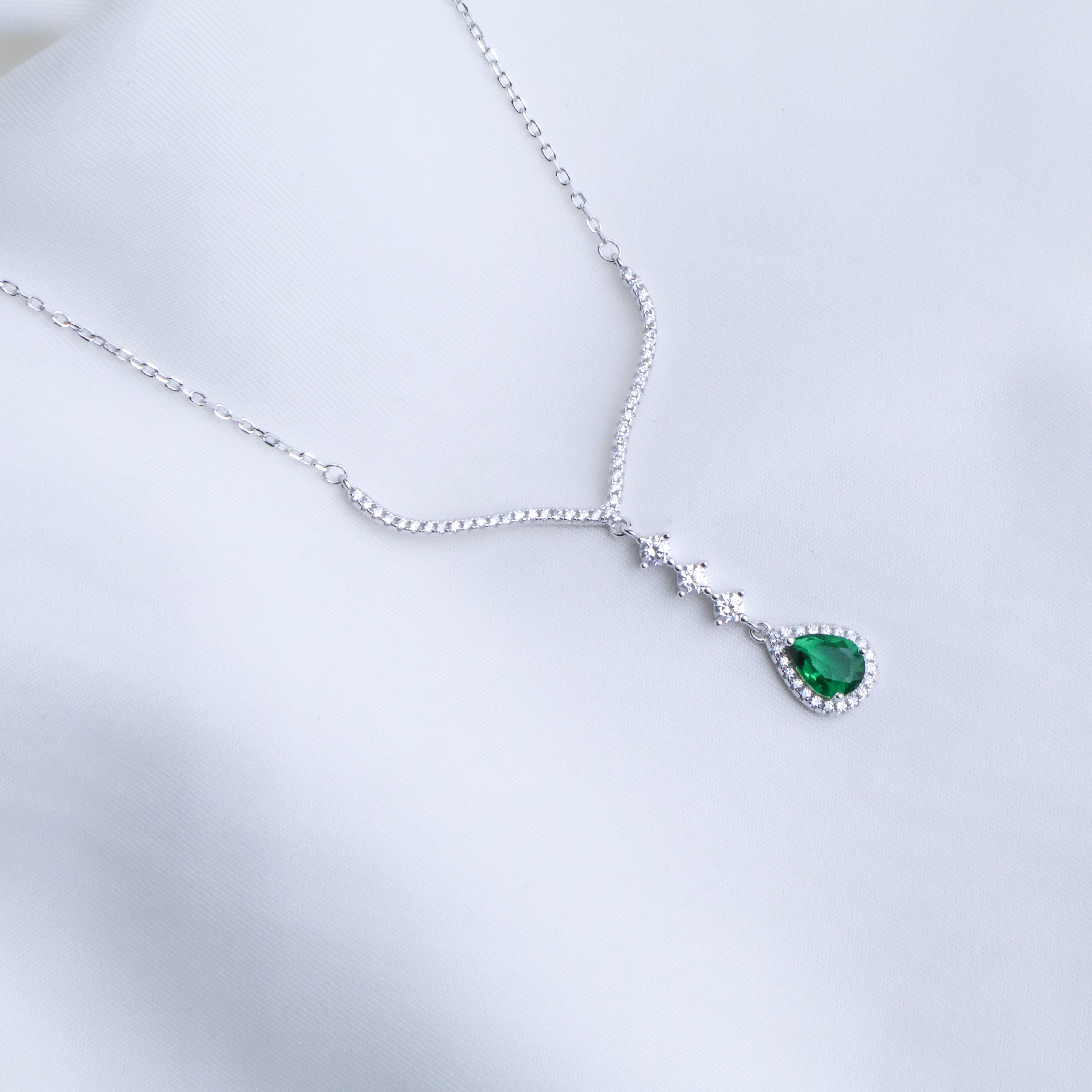 Emerald Green Pear-Cut Zircon Drop Necklace - Royal Chevron Design - Sterling Silver 925