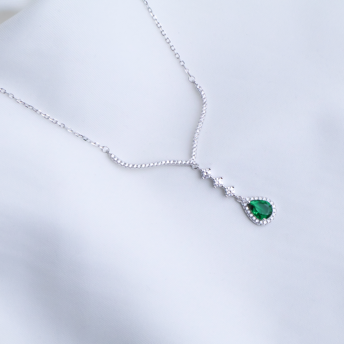 Emerald Green Pear-Cut Zircon Drop Necklace - Royal Chevron Design - Sterling Silver 925