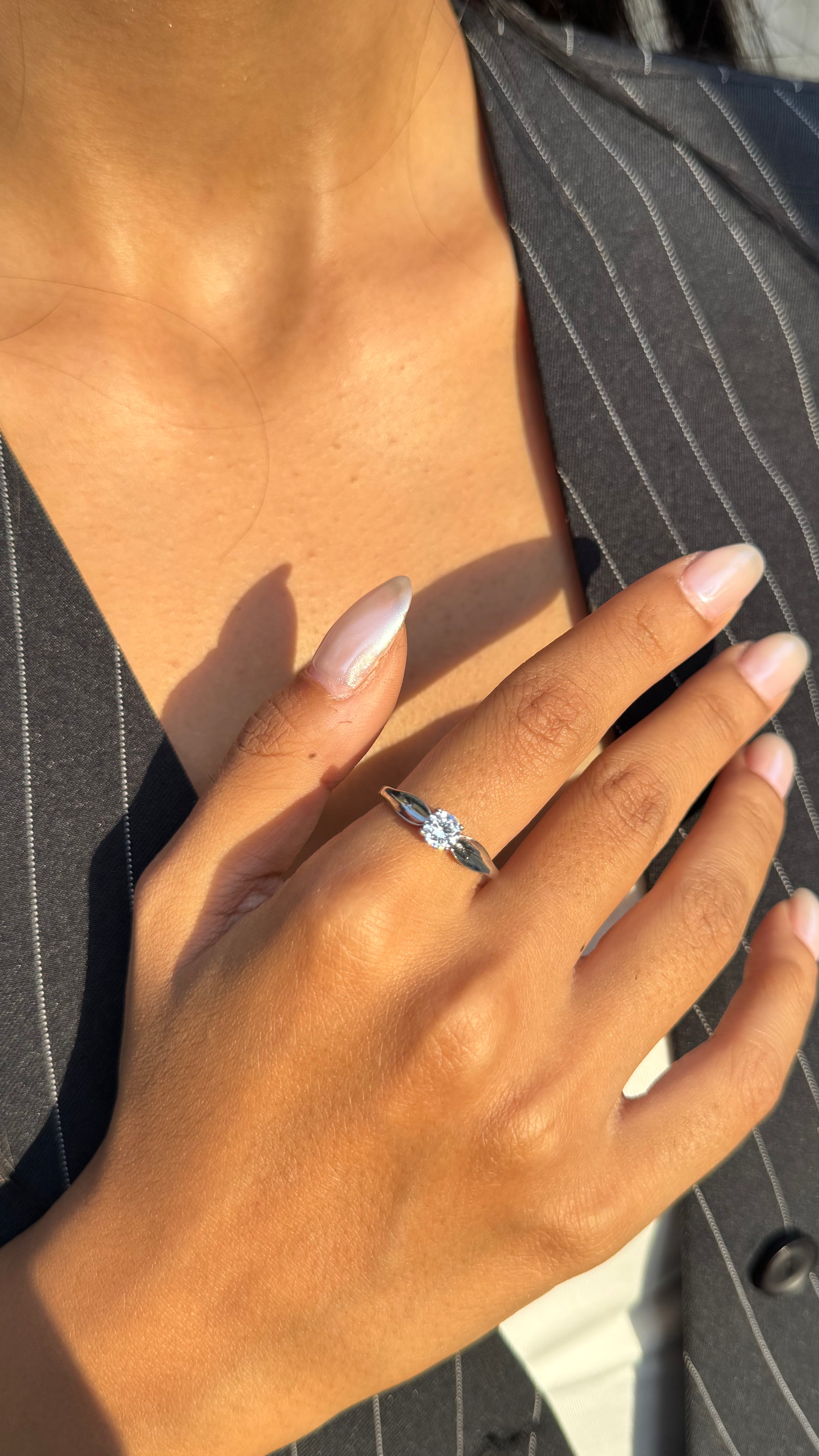 Classic Solitaire Leaf Ring - Sterling silver 925