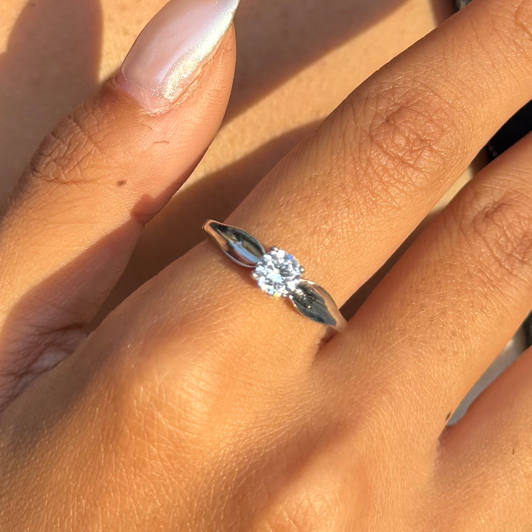 Classic Solitaire Leaf Ring - Sterling silver 925