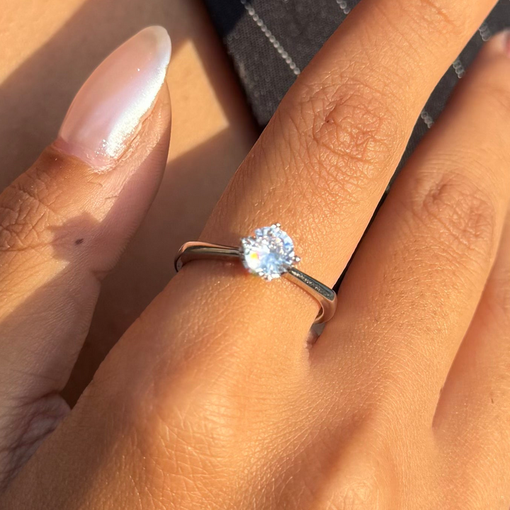 Elegant Solitaire Leaf Ring