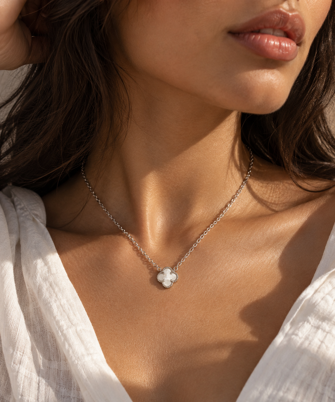 925 Sterling Silver White Mother of Pearl Clover Necklace – 1cm Pendant