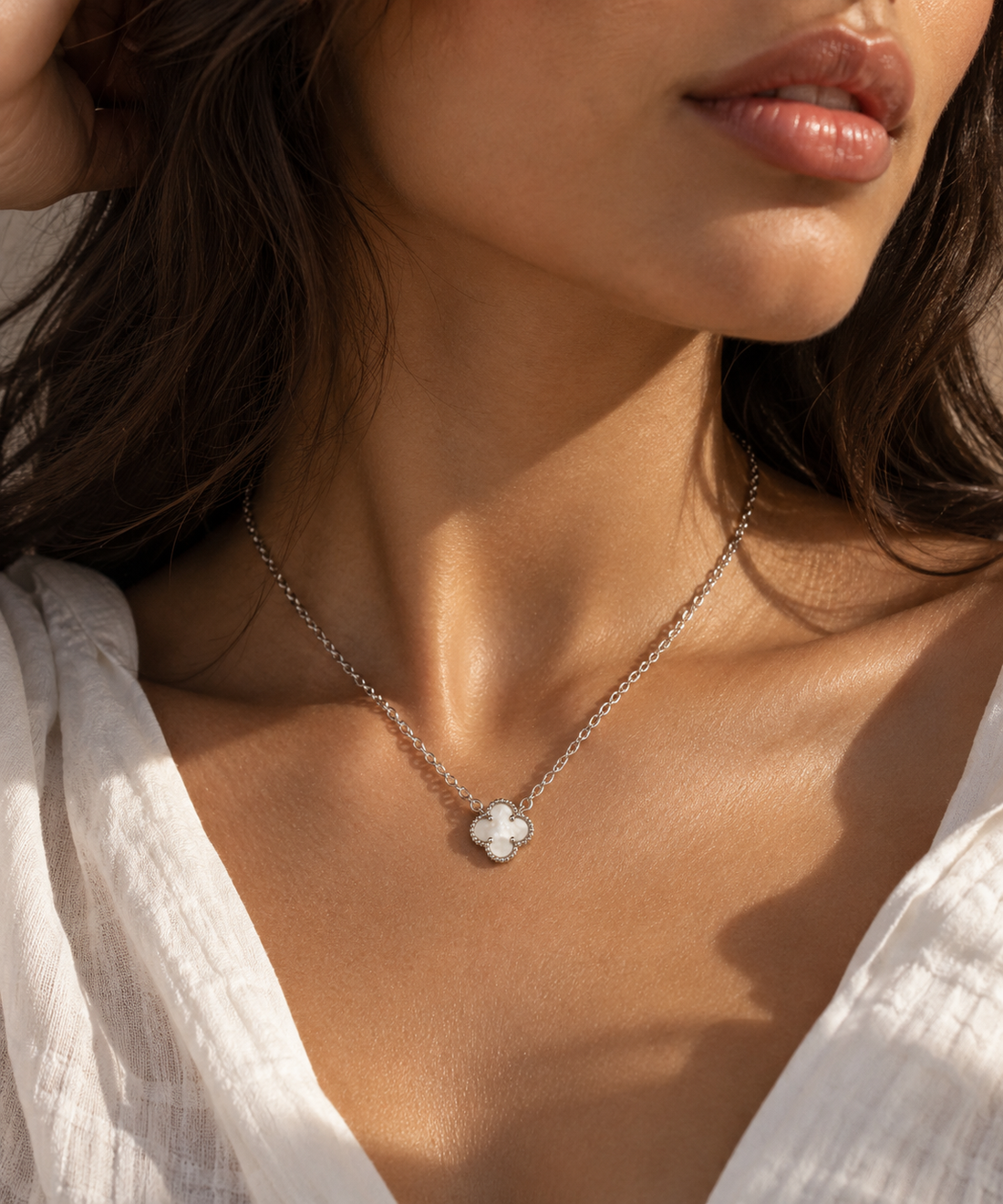 925 Sterling Silver White Mother of Pearl Clover Necklace – 1cm Pendant